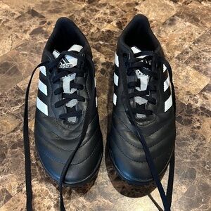Adidas Adult Goletto VIll Turf Soccer Shoe. Womens size 5. Excellent condition.